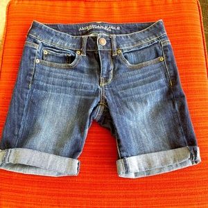 American Eagle MIDI Jean shorts Sz 2 in excellent used condition.